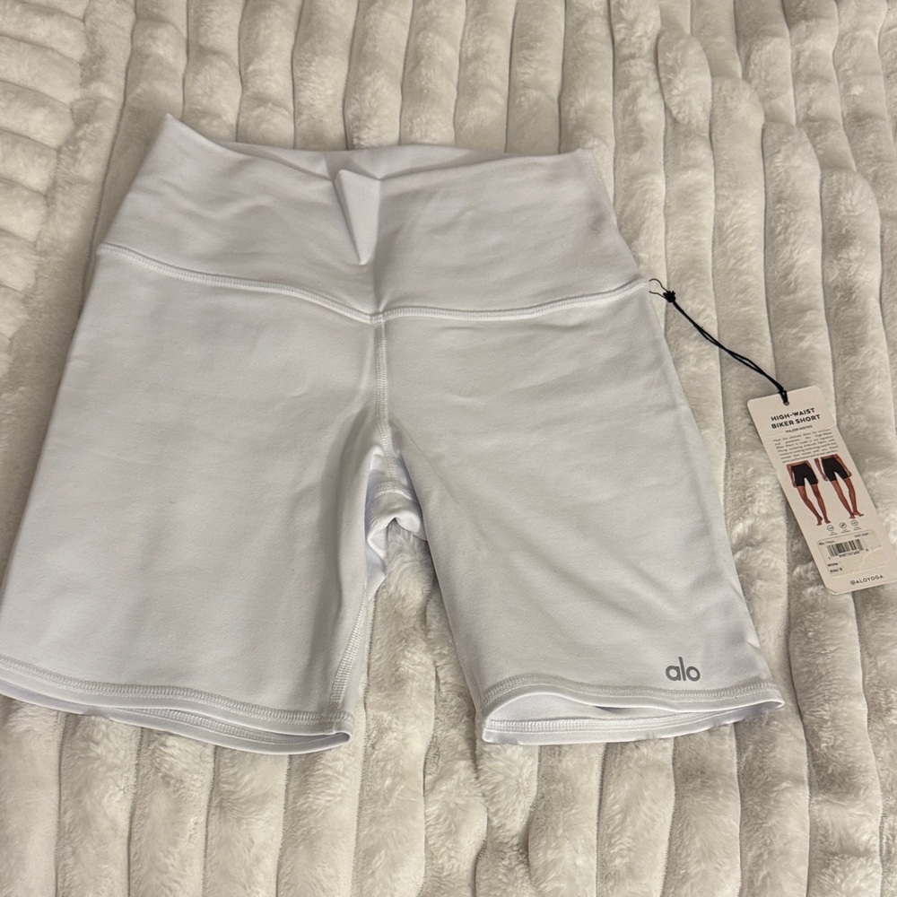 Alo white brand new airbrush shorts